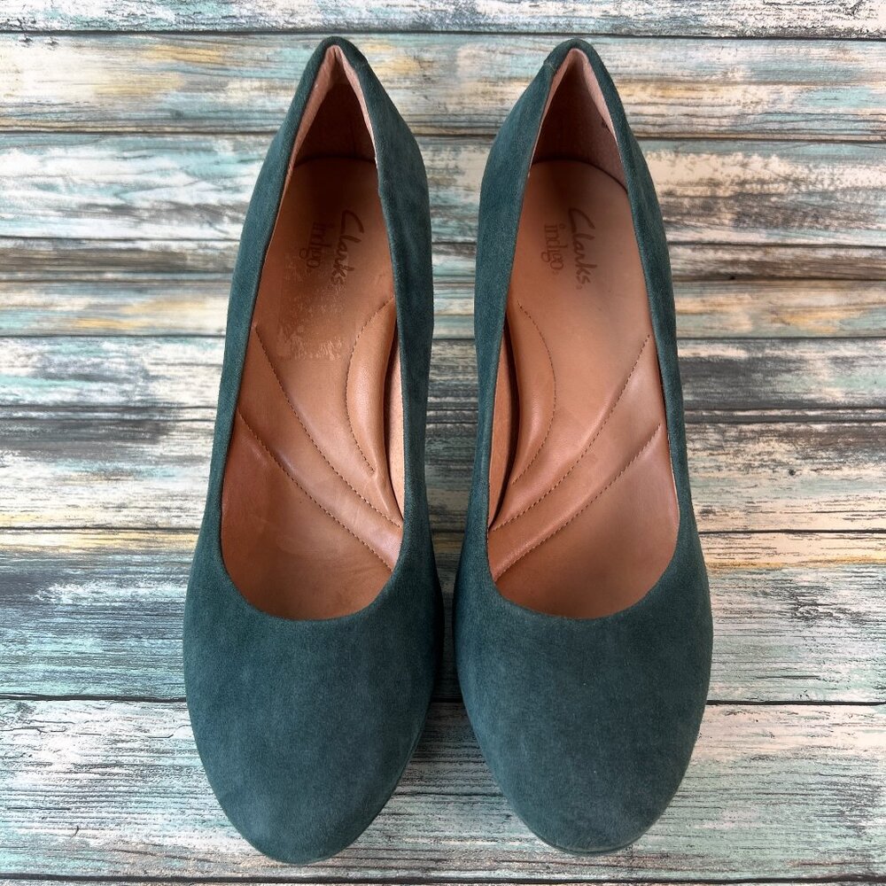 Clarks Pumps Womens 11M Green Suede Dress Shoes Platform Cushioned Work Evening